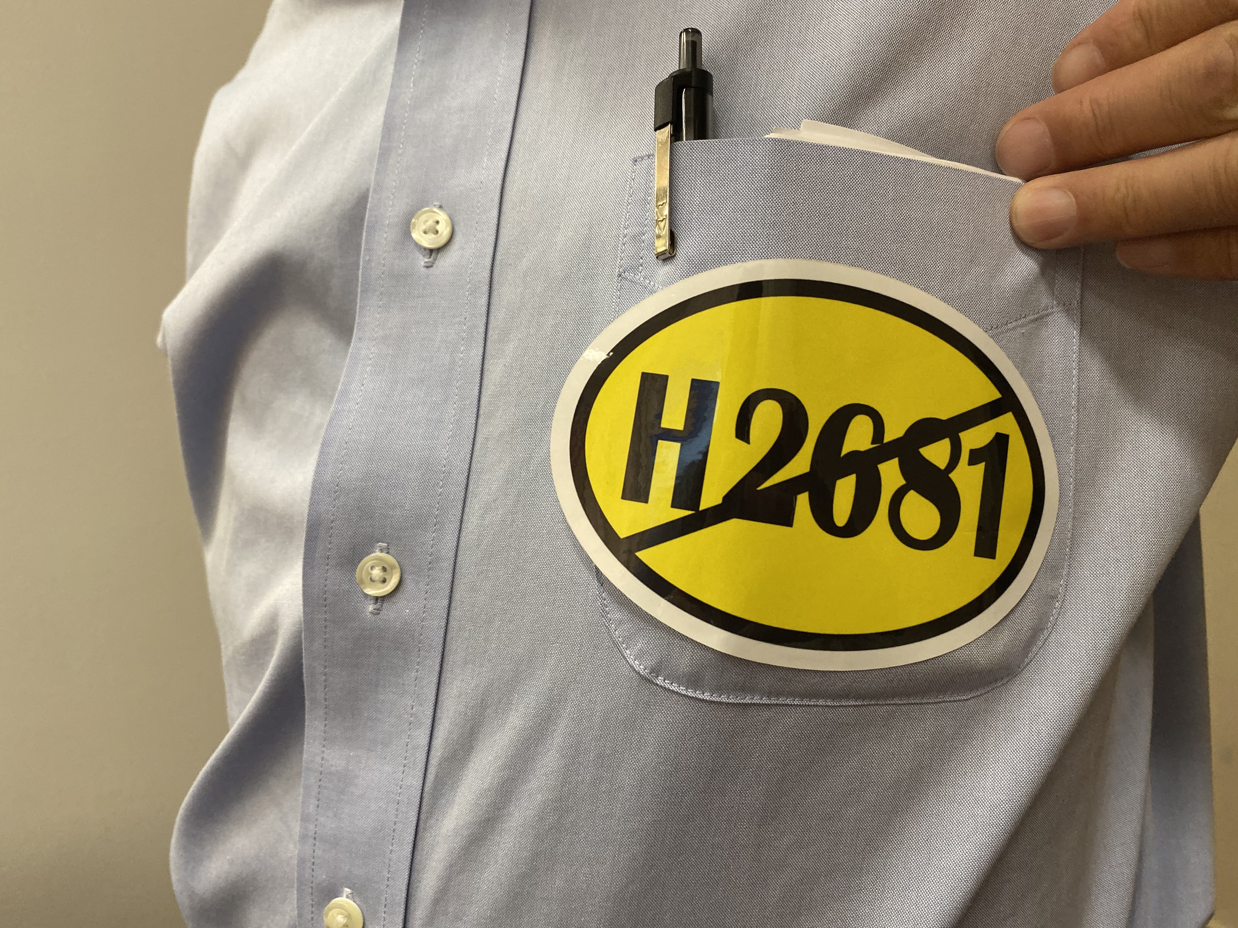 Opponents of the bill wore yellow stickers that read “H.2681” with a line through it. Photo by Alexa Gagosz.
