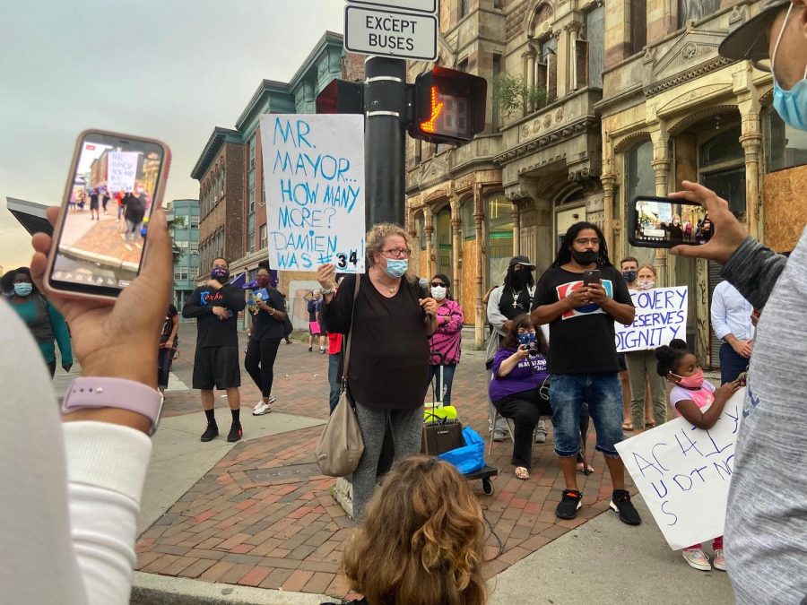 Protestors at Thursday rally. Photo: Mayra Parrilla Guerrero.