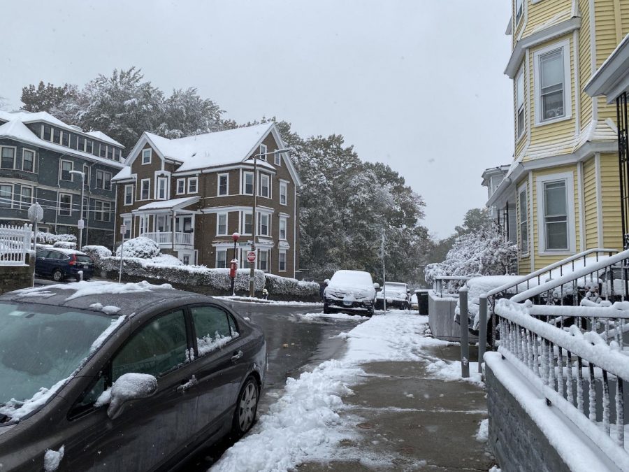 Boston hit record of more than 4 inches of snow on Oct 30 this year but rising temperature remains a threat.